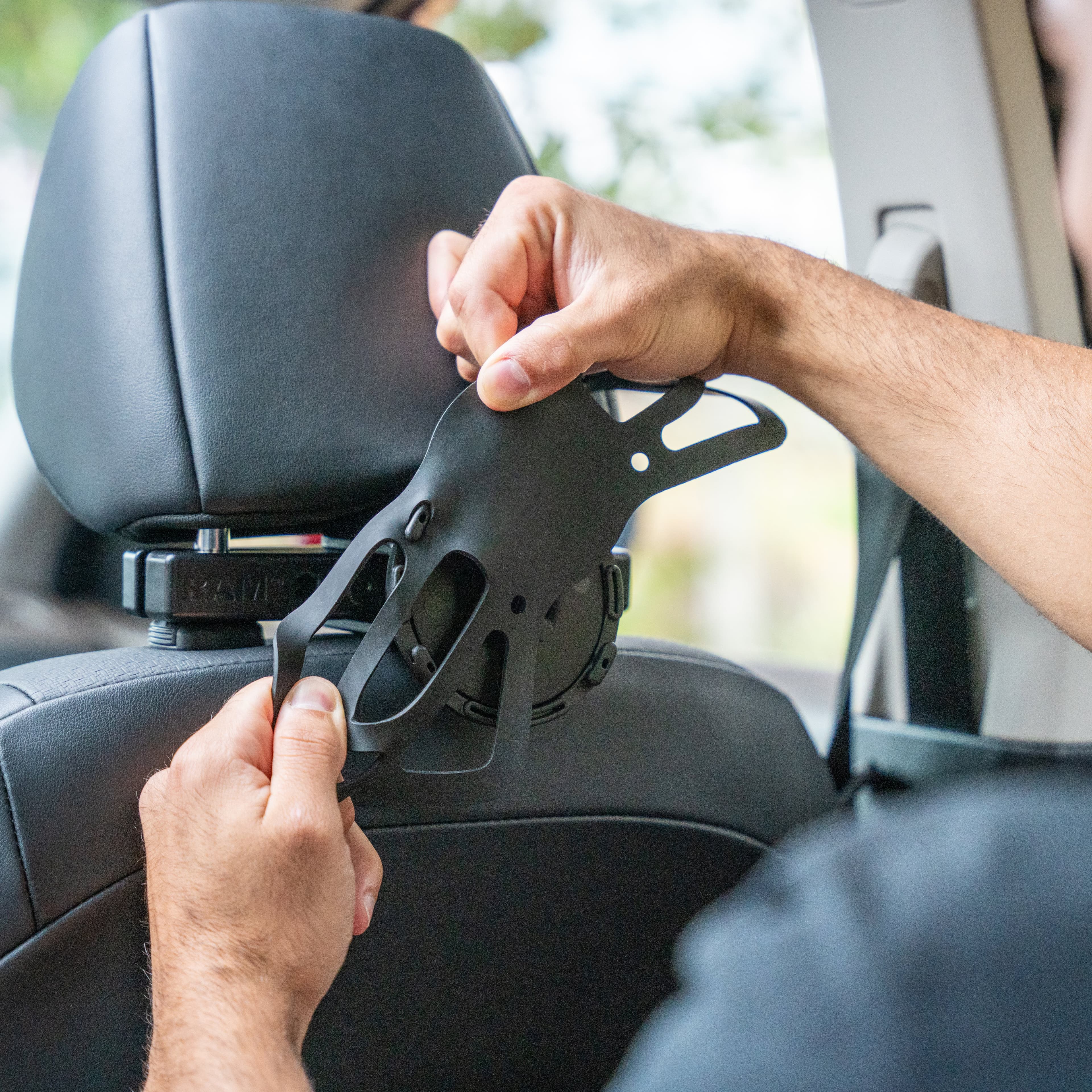 RAM® Universal Headrest Tablet Mount for 7"-13" (33 cm) Tablets
