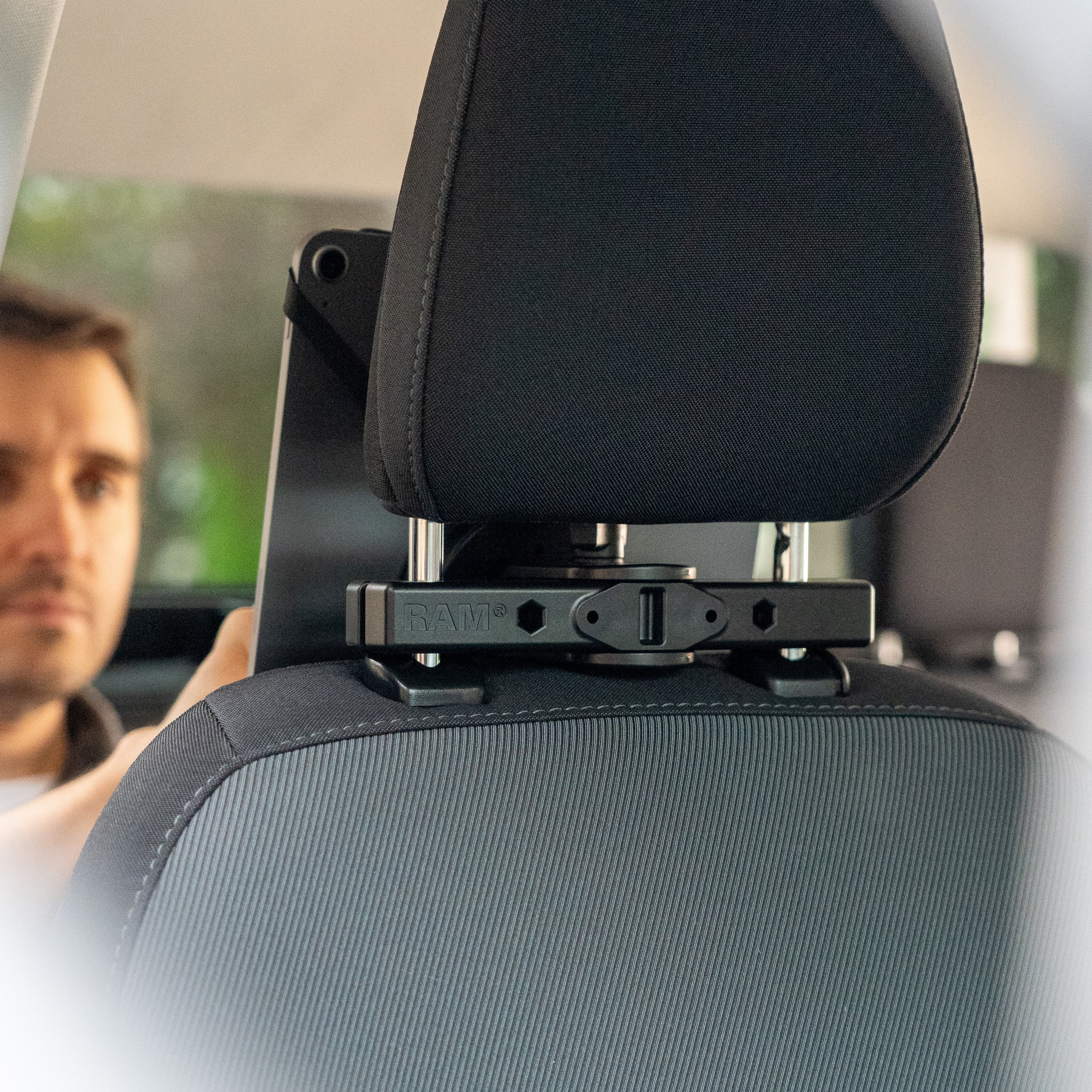RAM® Universal Headrest Tablet Mount for 7"-13" (33 cm) Tablets