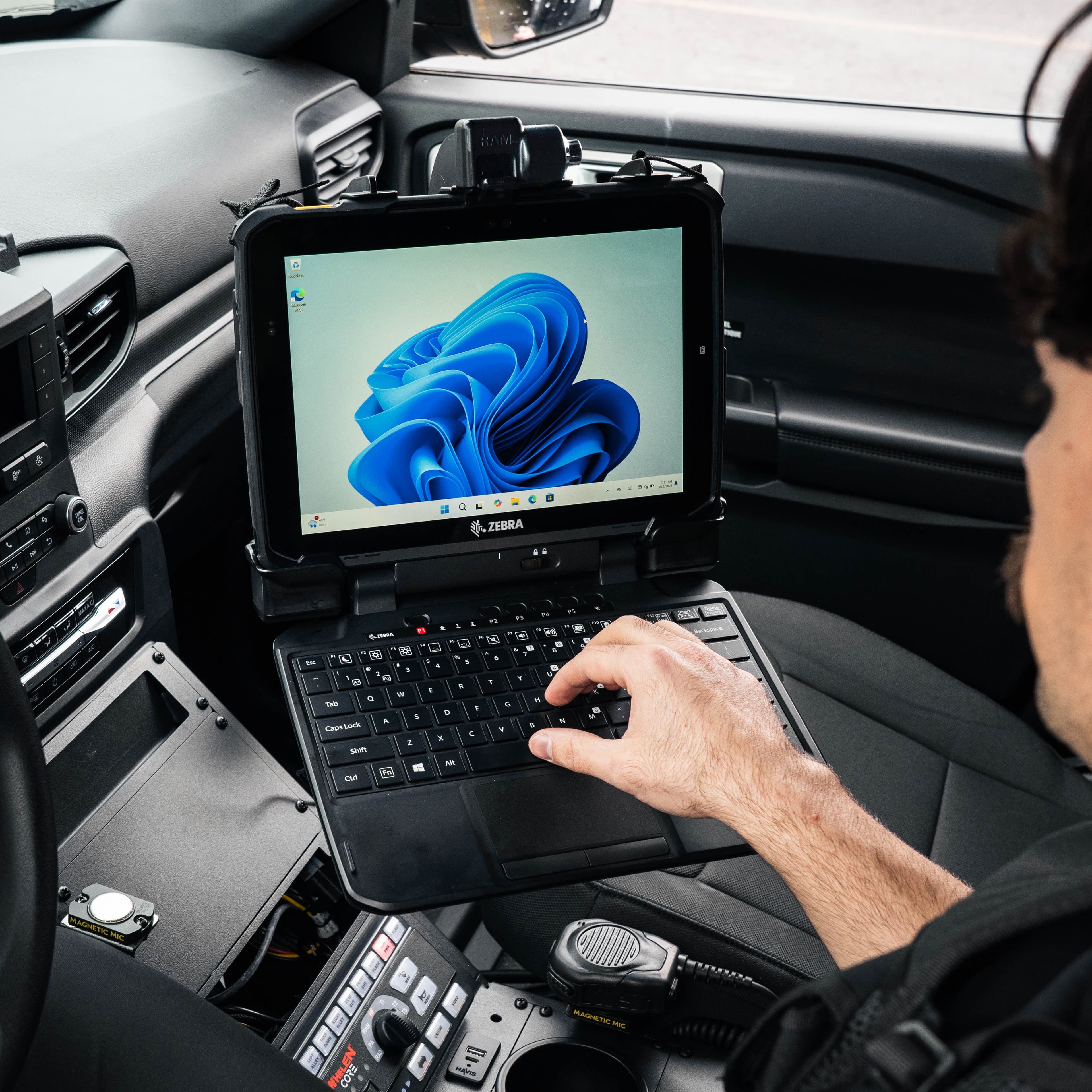 RAM® Power + Data Locking Dock for Zebra ET8x 2-in-1 Tablet
