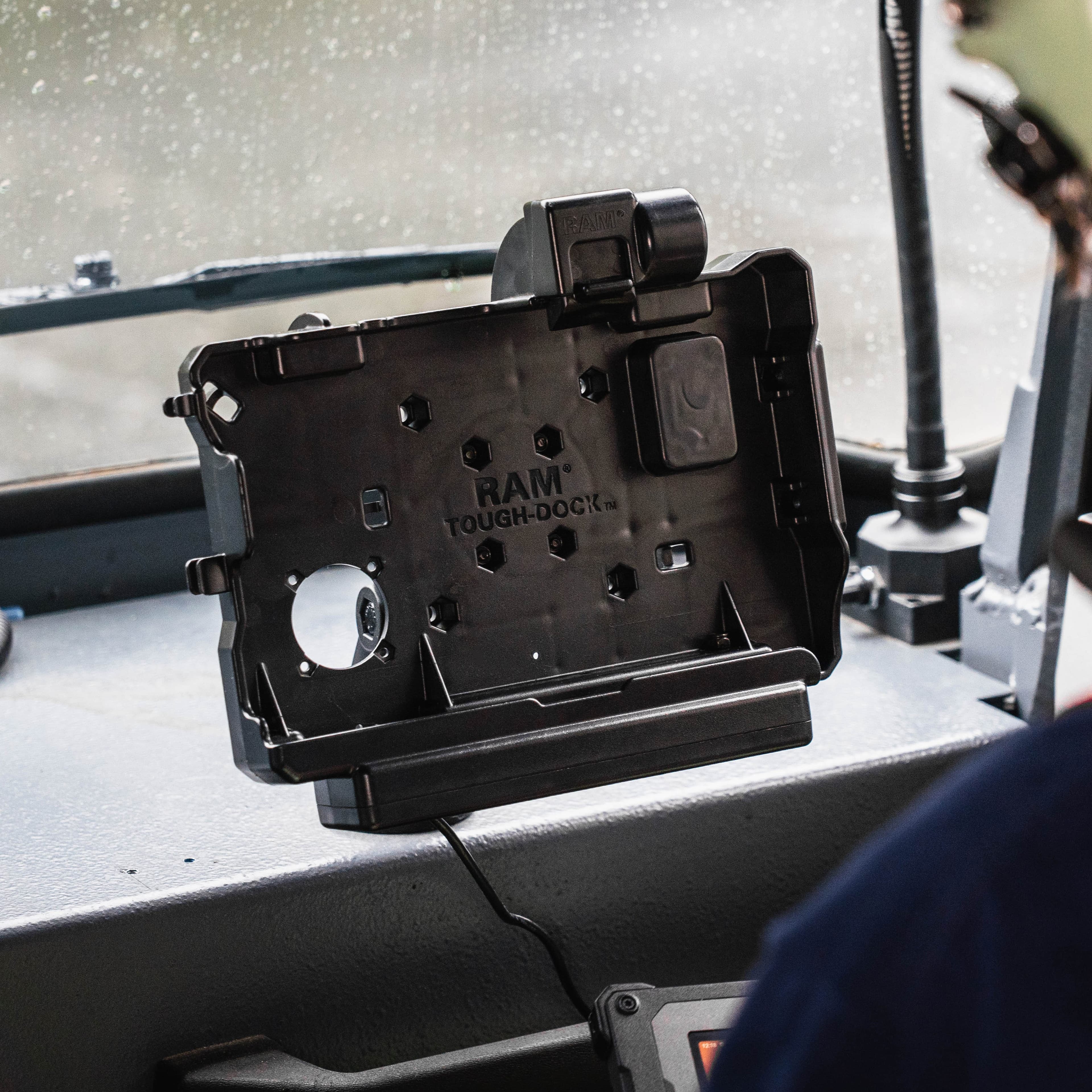 RAM® Form-Fit Powered Dock for Getac ZX80