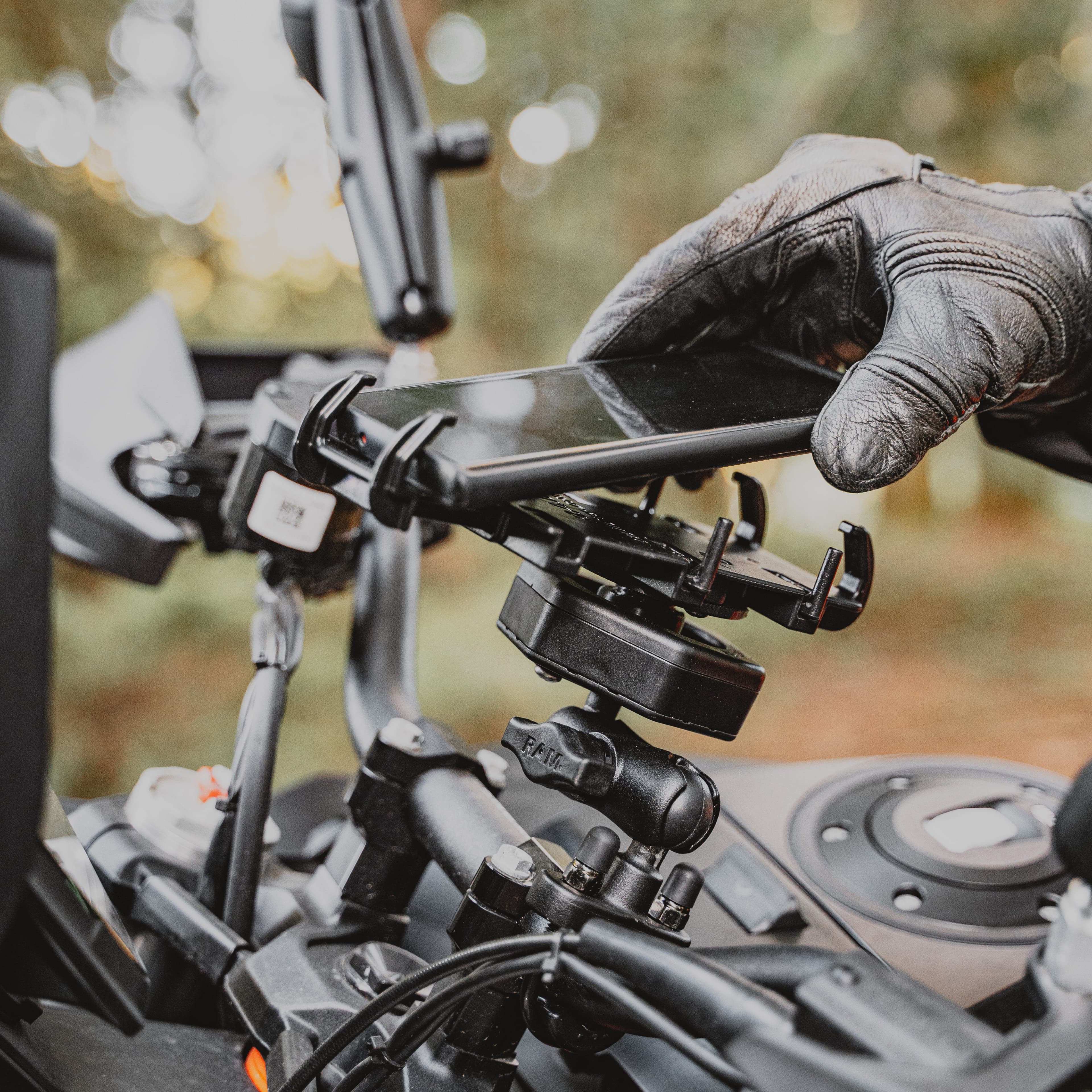 RAM® Quick-Grip™ XL Phone Holder with Vibe-Safe™ Adapter & Ball
