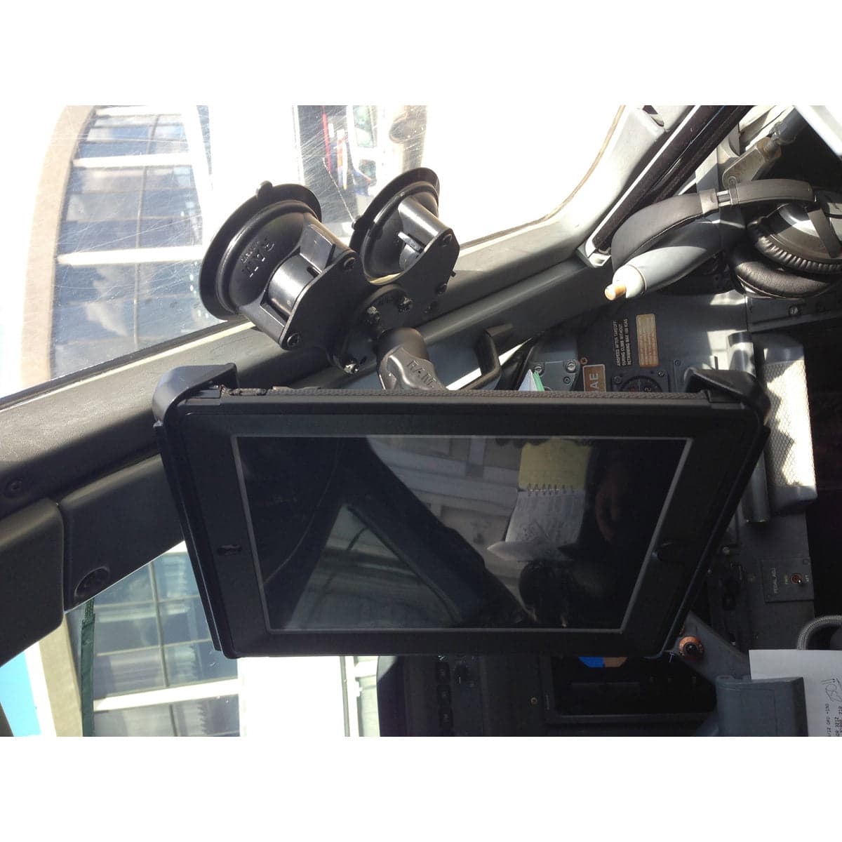 RAM® Tab-Tite™ with Twist-Lock™ Dual Suction for iPad Gen 1-4
