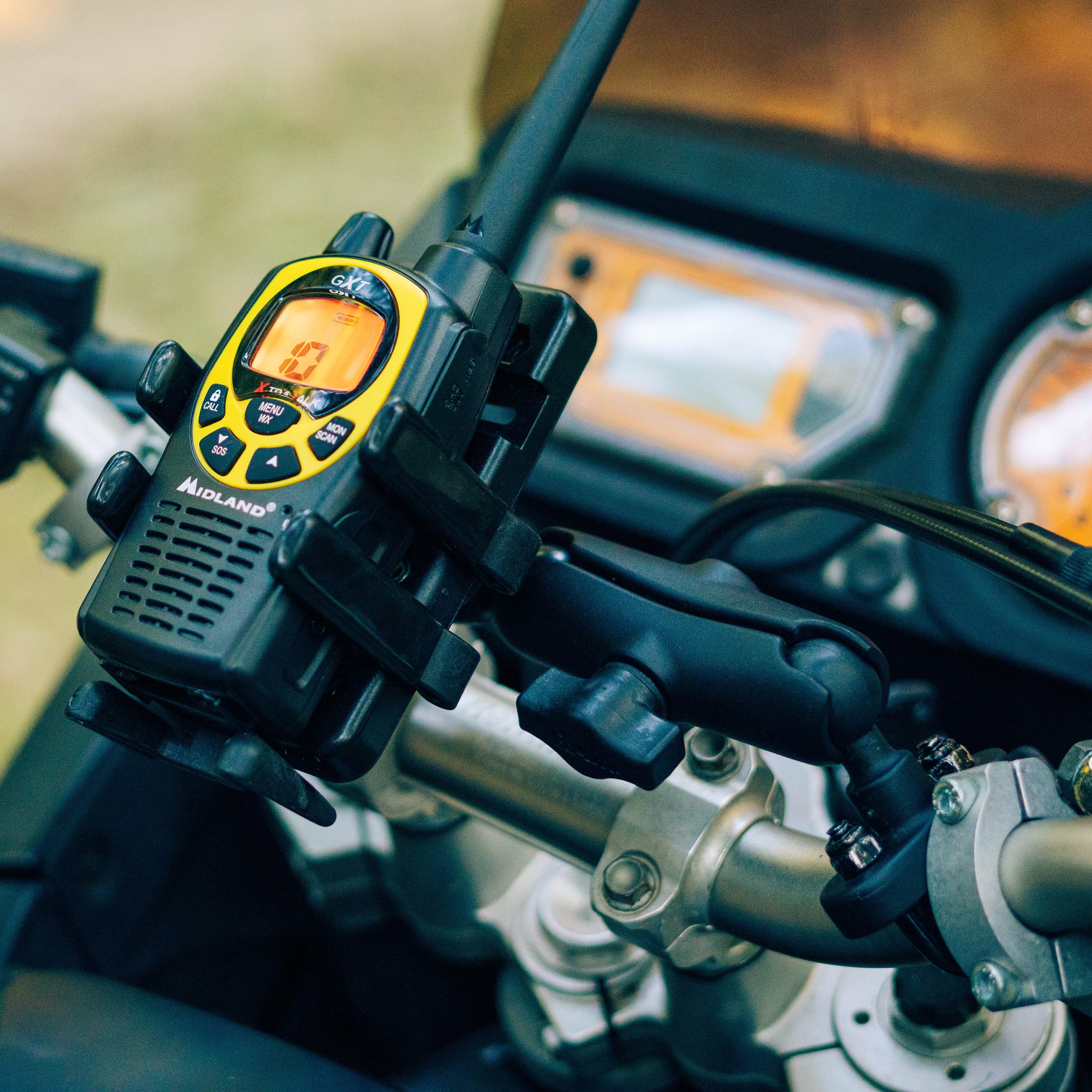 RAM® Finger-Grip™ Universal Mount with Handlebar U-Bolt Base
