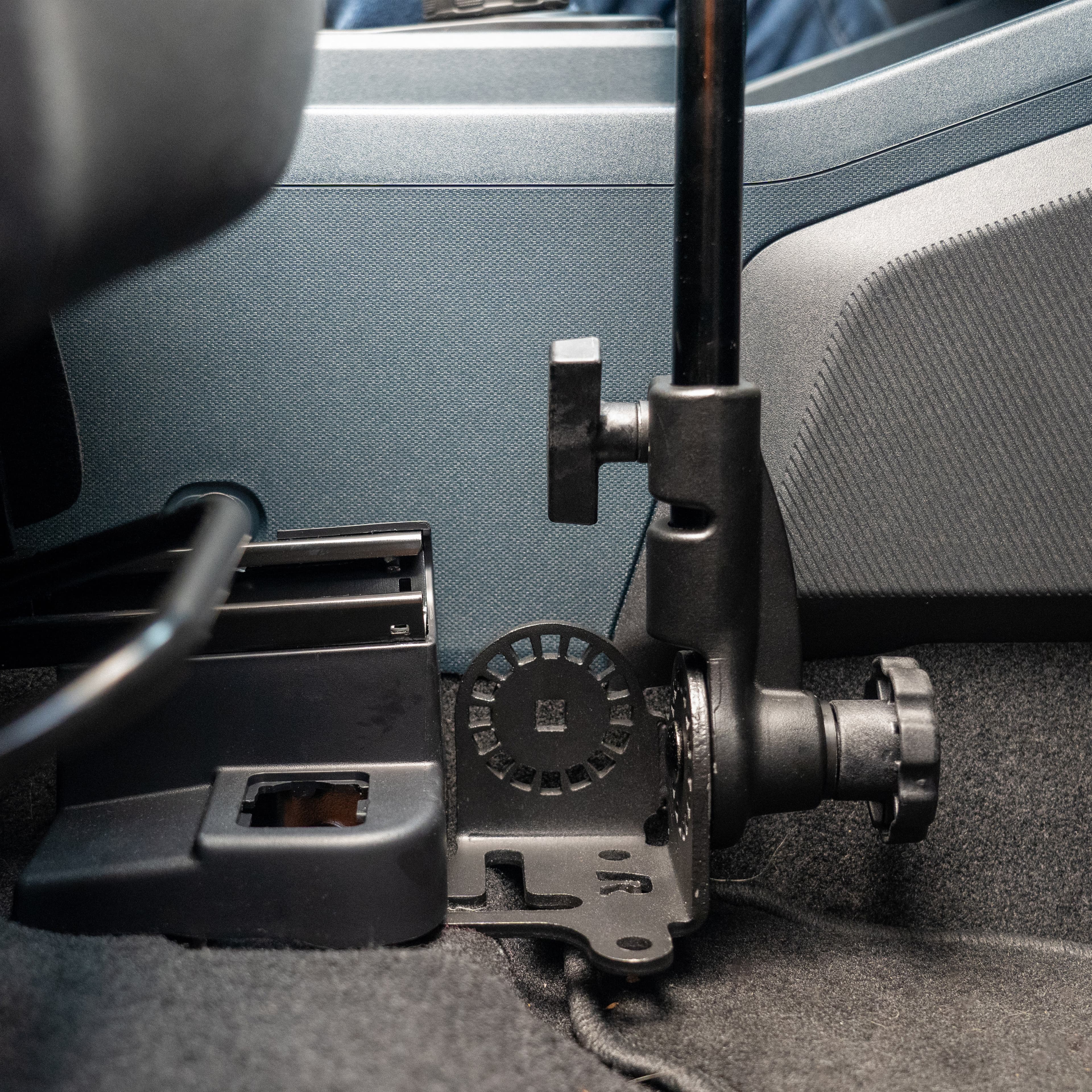 RAM® Pod HD™ 30" (76.2 cm) Vehicle Mount for 8" (20.3 cm) Tablets