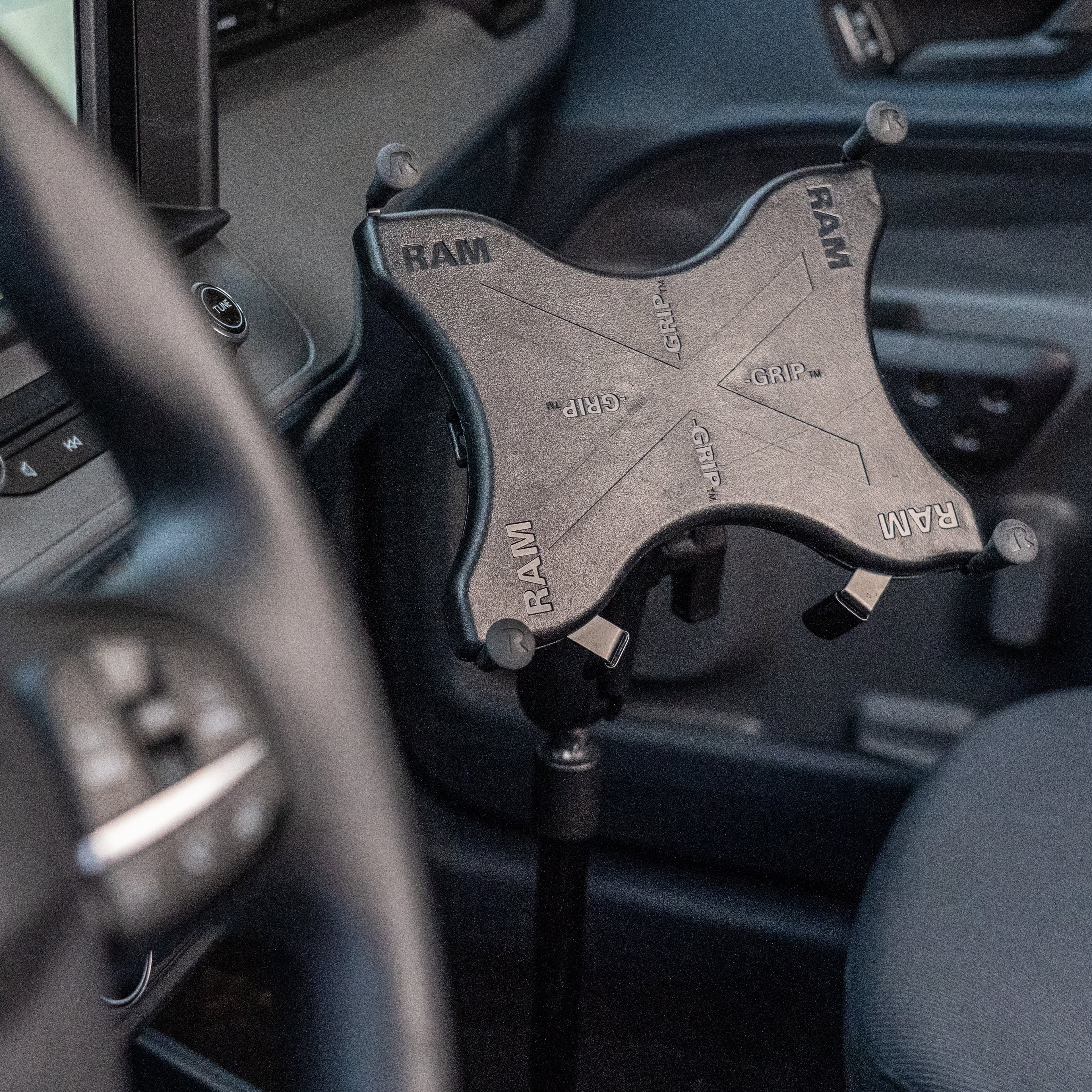RAM® Pod HD™ 24" (61 cm) Vehicle Mount with RAM® X-Grip® for 9"-11" (27.9 cm) Tablets